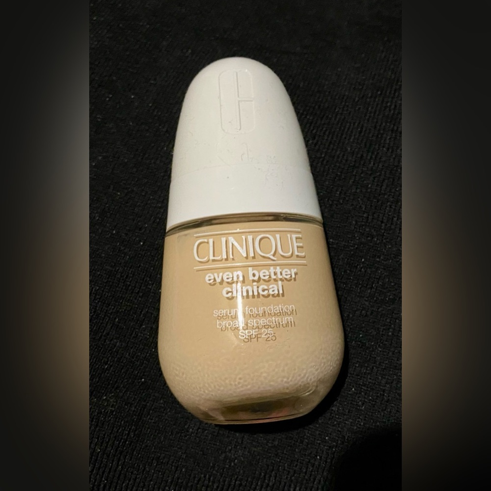 Clinique Serum makeup Foundation CN 08 spf 25